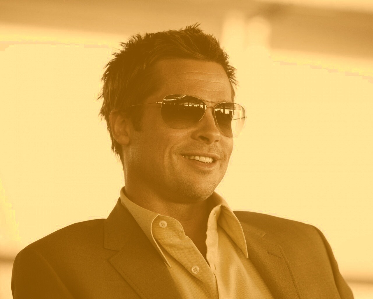 Брэд Питт в очках обои