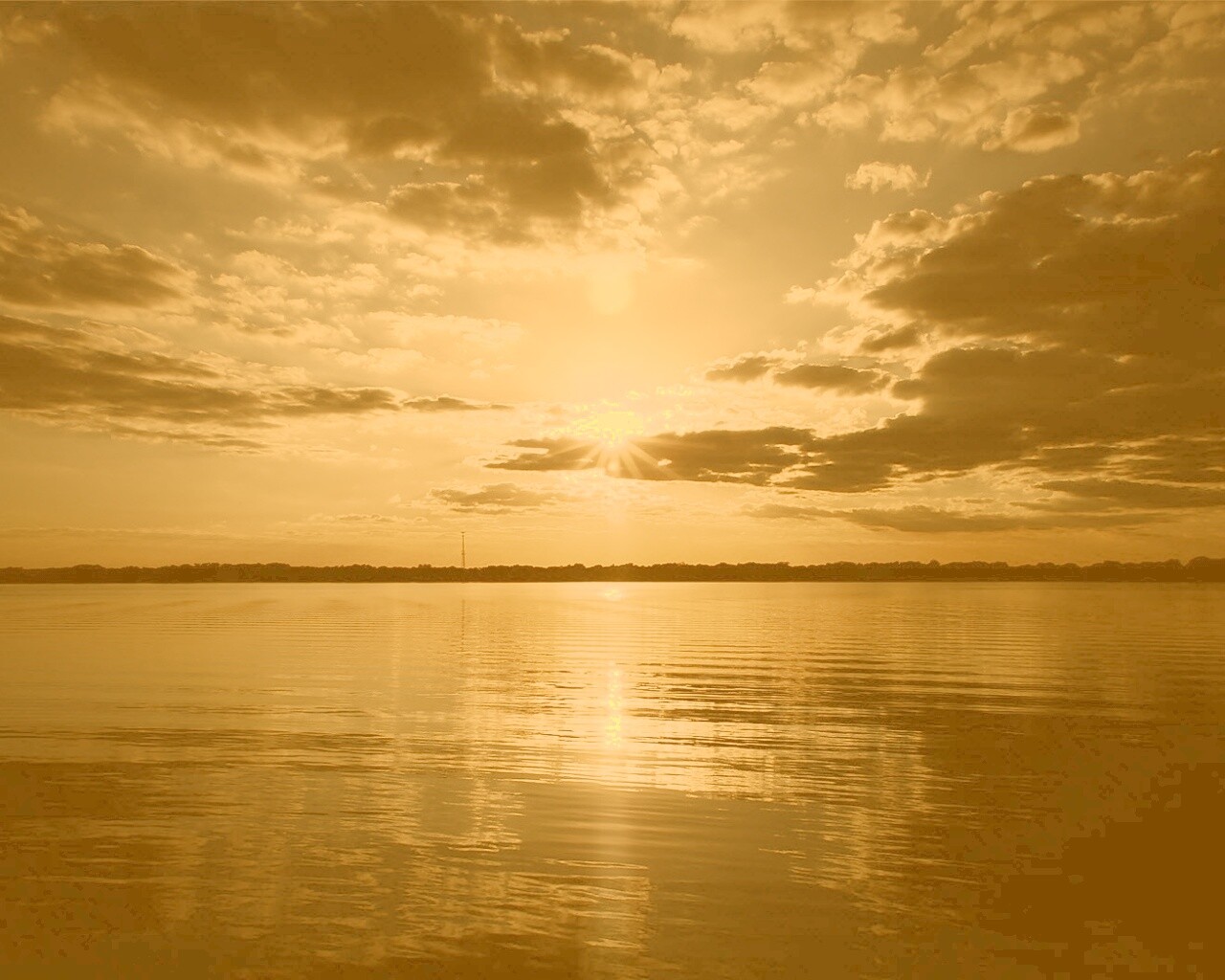 Закат над озером обои