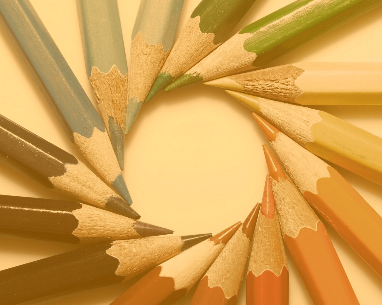 Радуга в карандашах обои