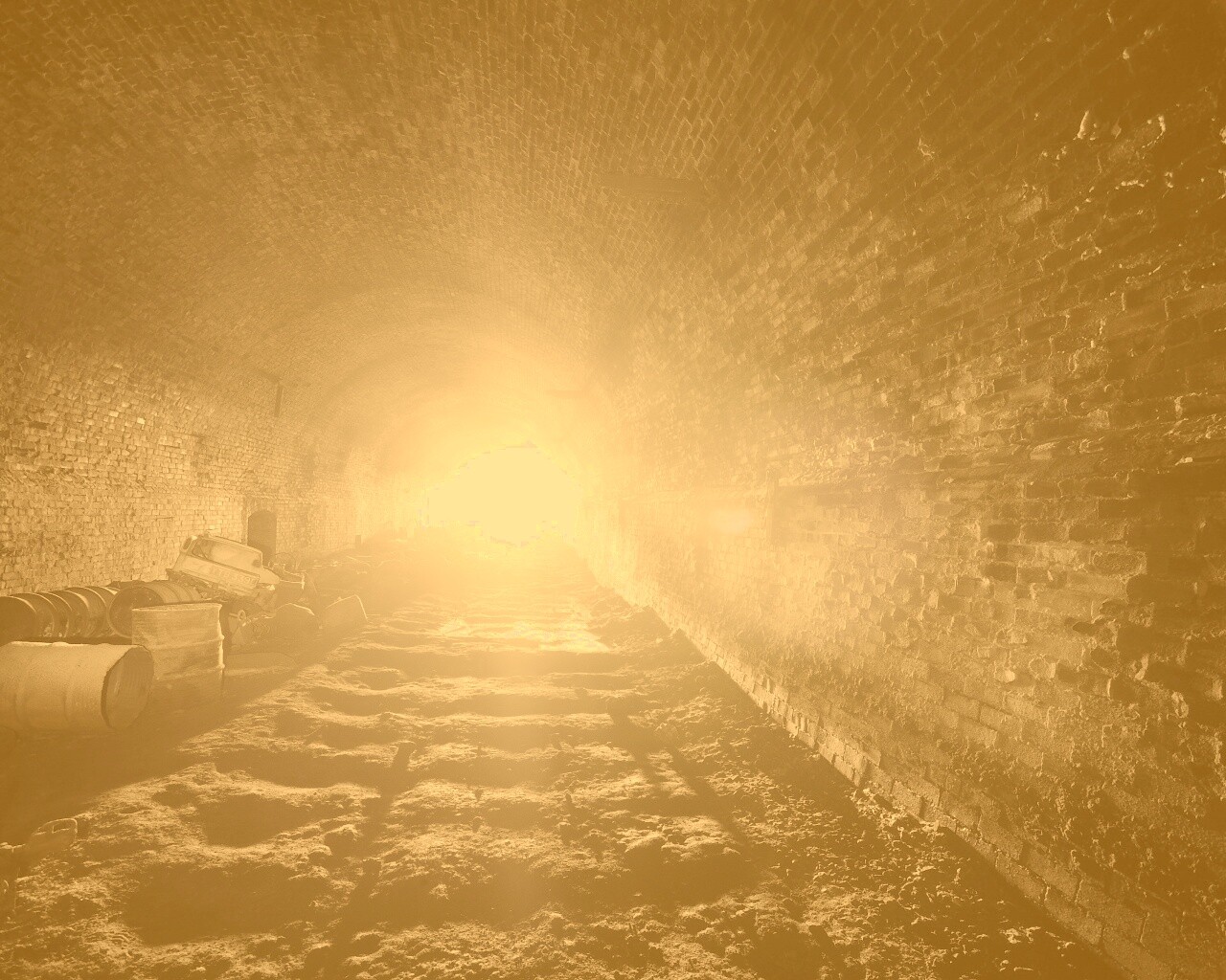 Захламленный тоннель обои