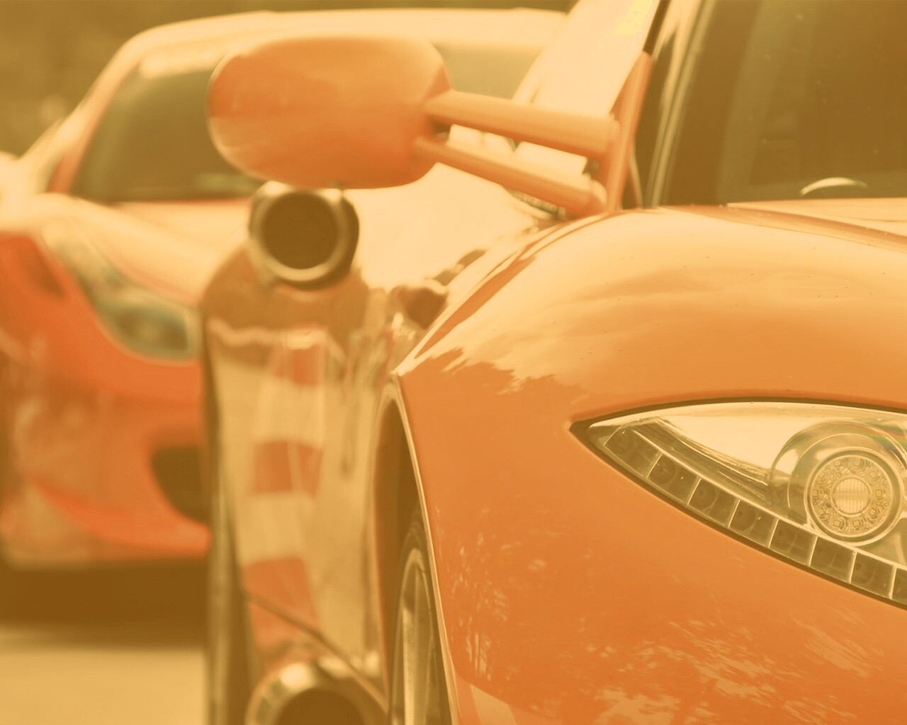 Череда красных автомобилей обои