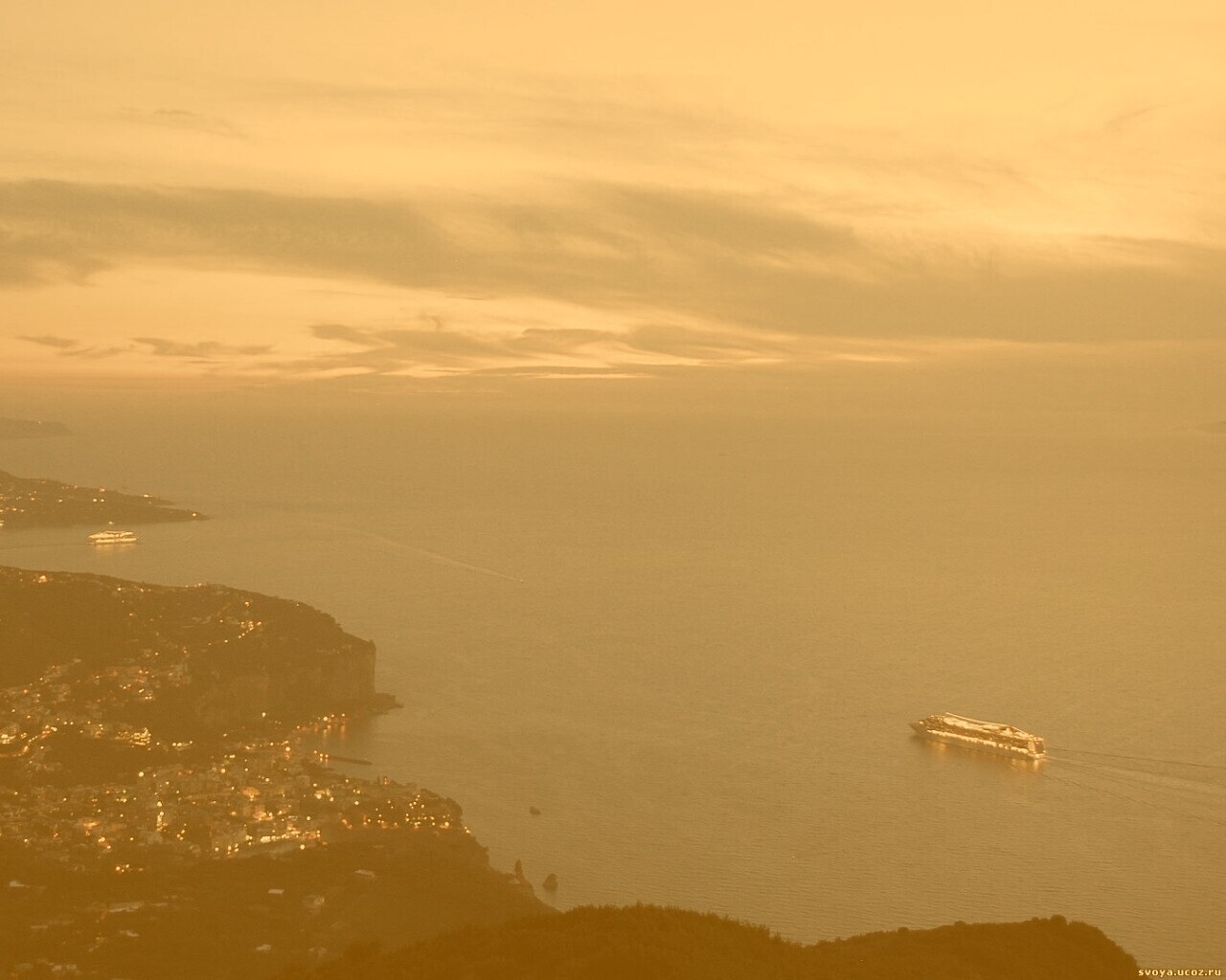 Городок у моря обои