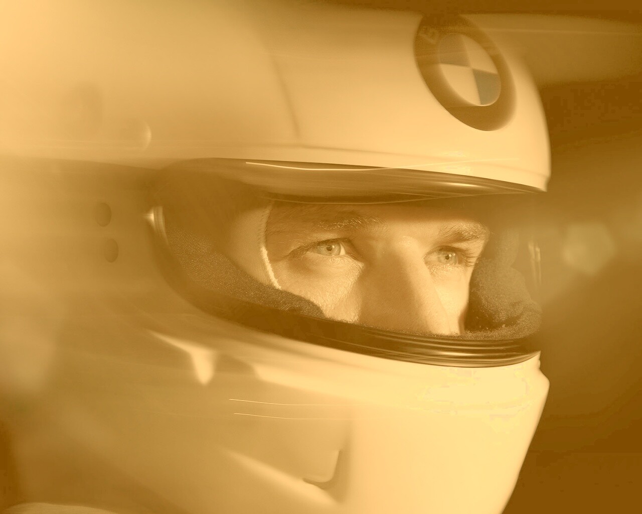 Гонщик BMW обои