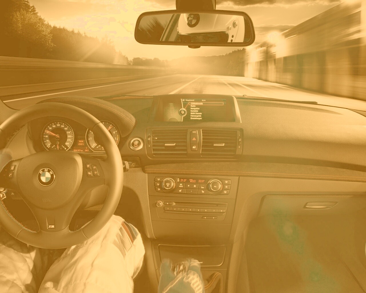 За рулём BMW обои