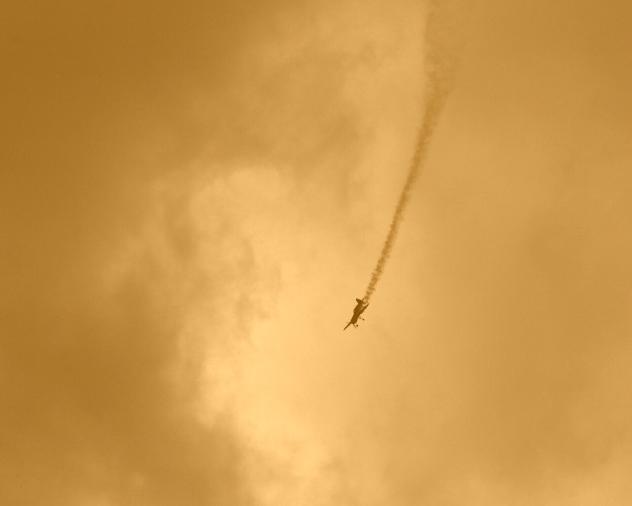 Падающий самолёт обои