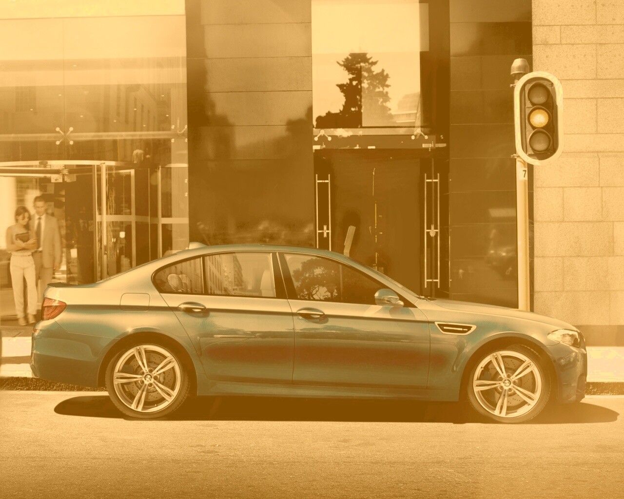 BMW F10 на светофоре обои