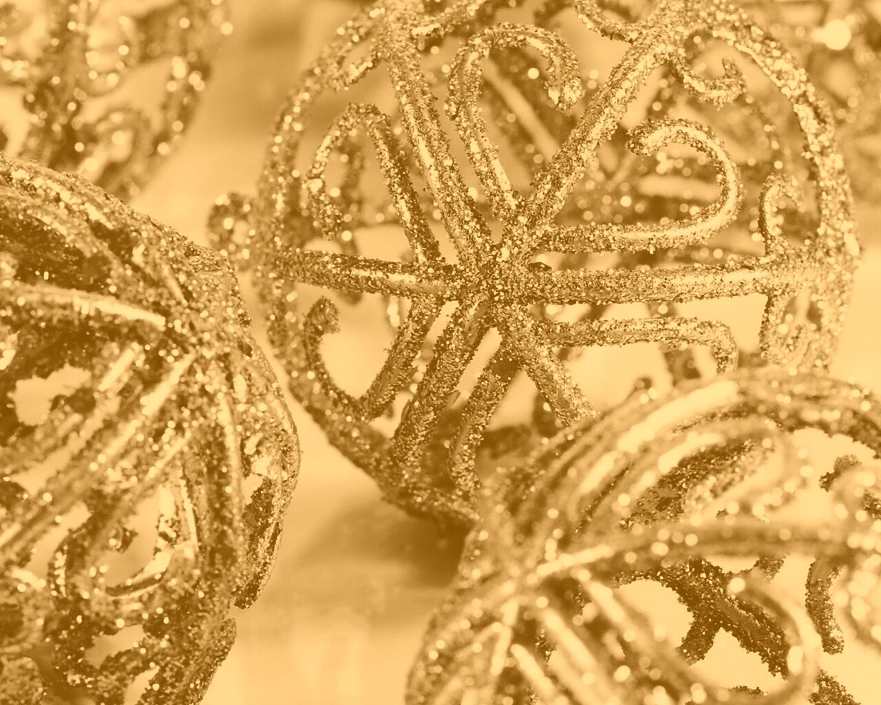 Серебрянные новогодние шары обои