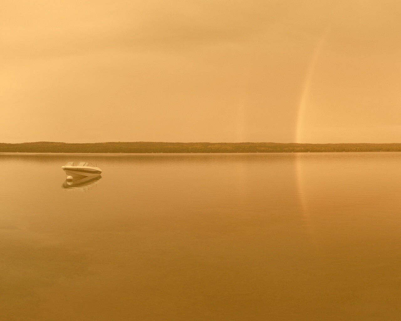 Катер на озере обои