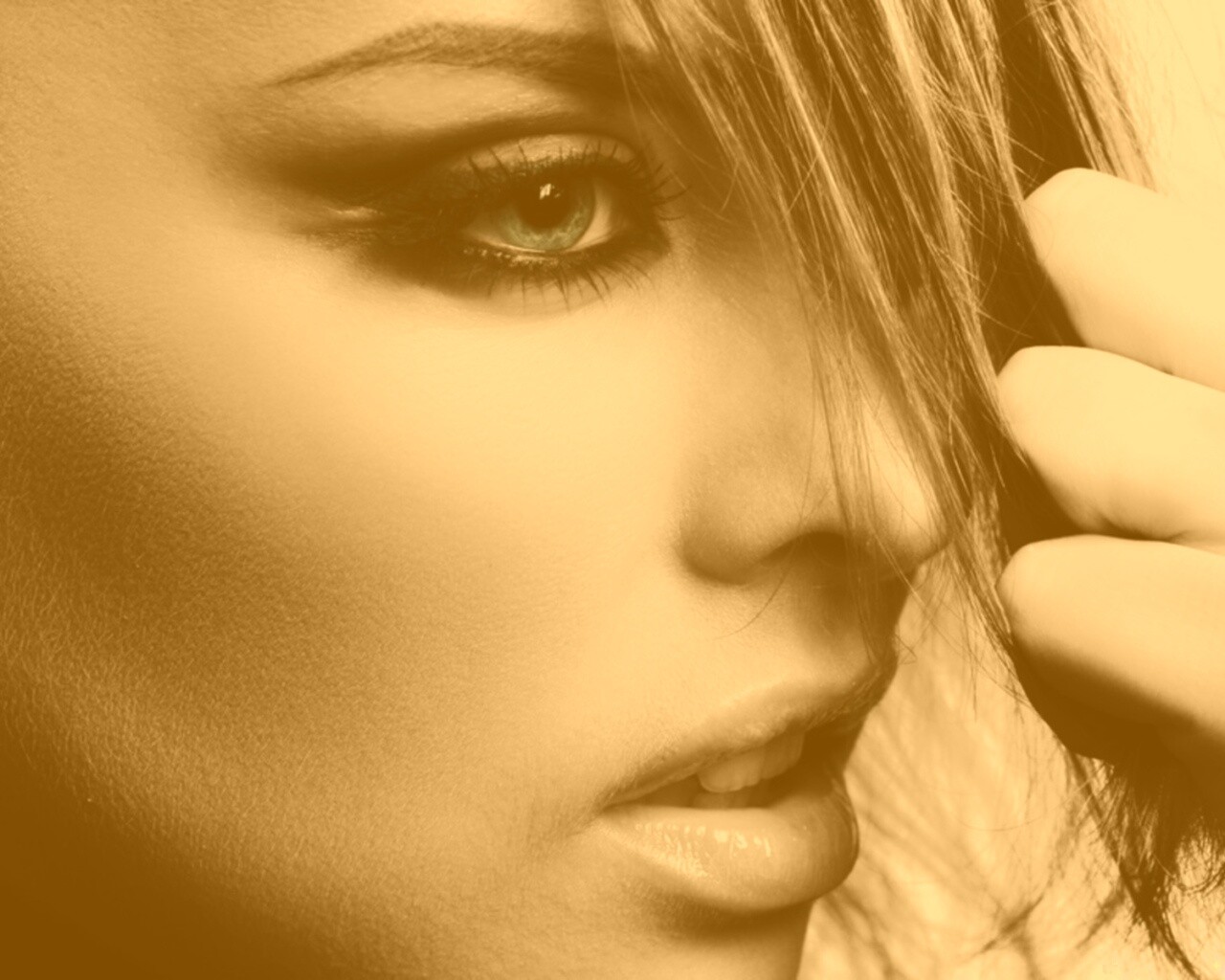 Глаза цвета моря обои