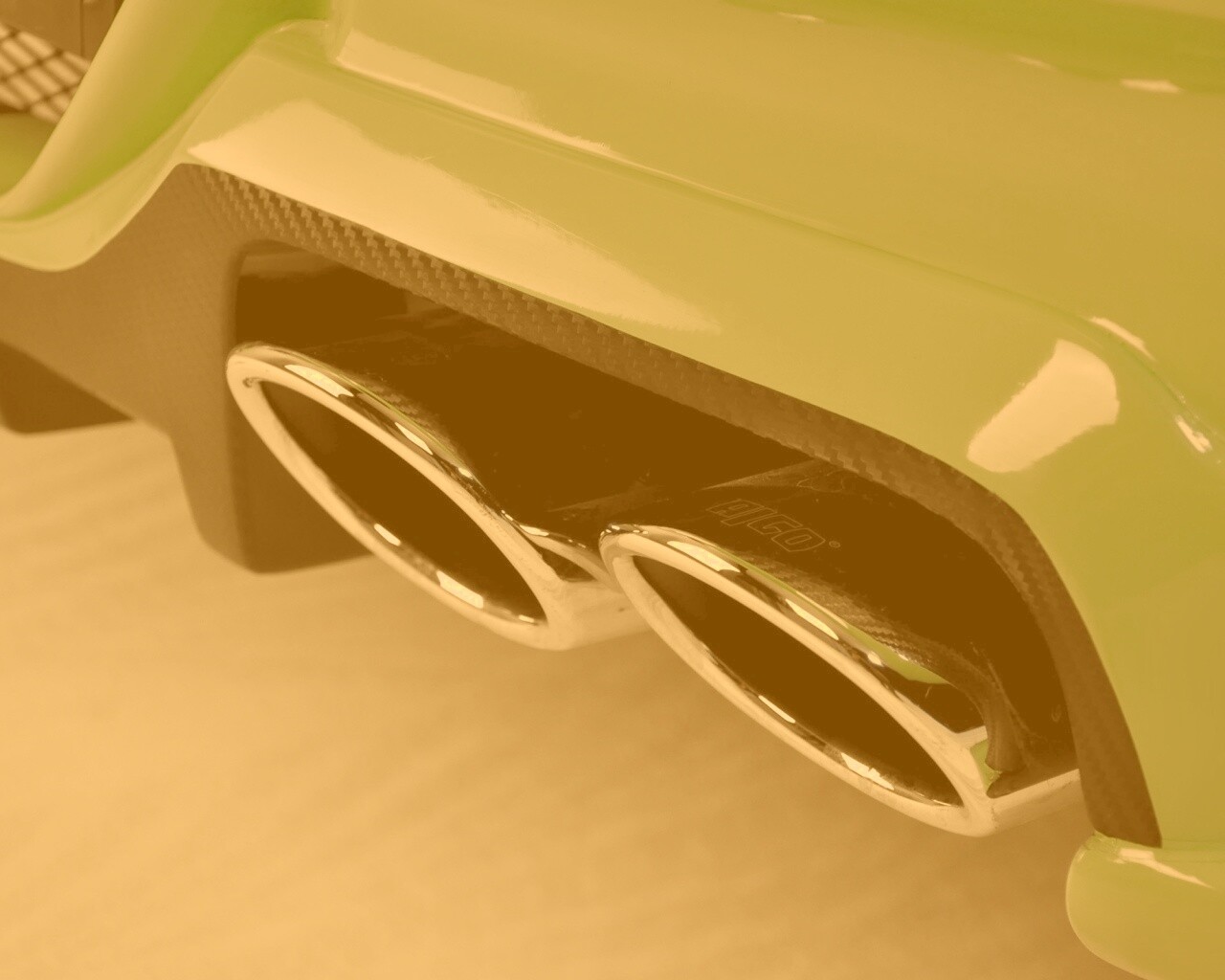 Выхлопная труда обои