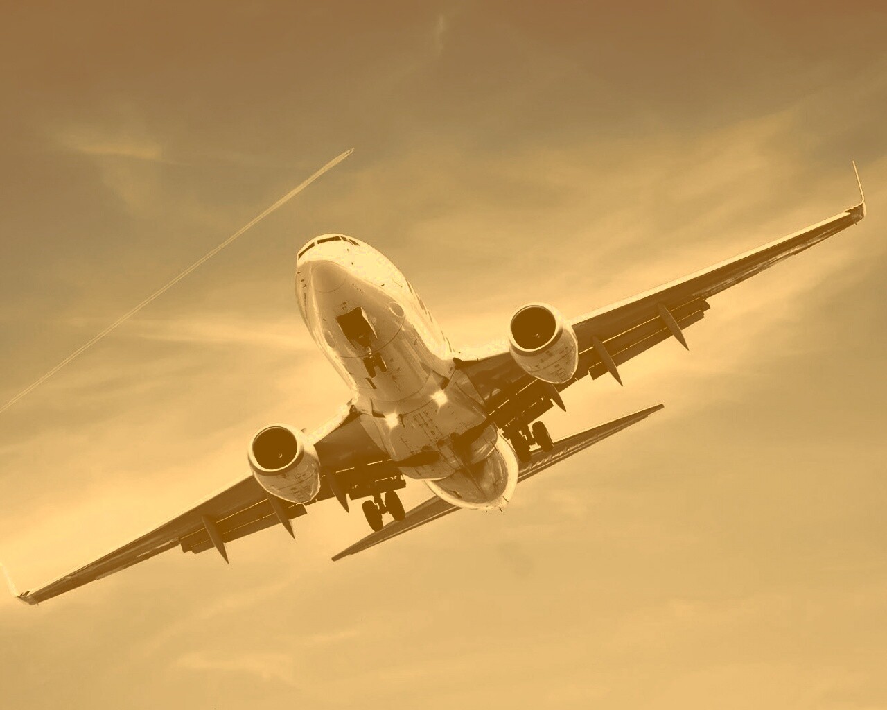 Лайнер в небе обои
