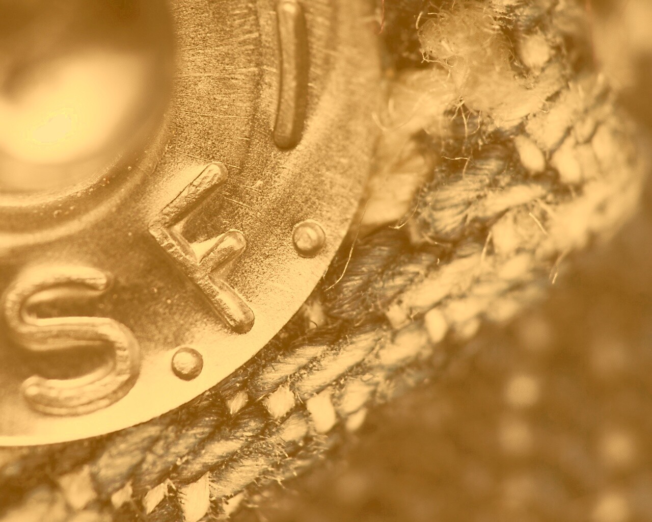 Заклепка на джинсах в макро обои