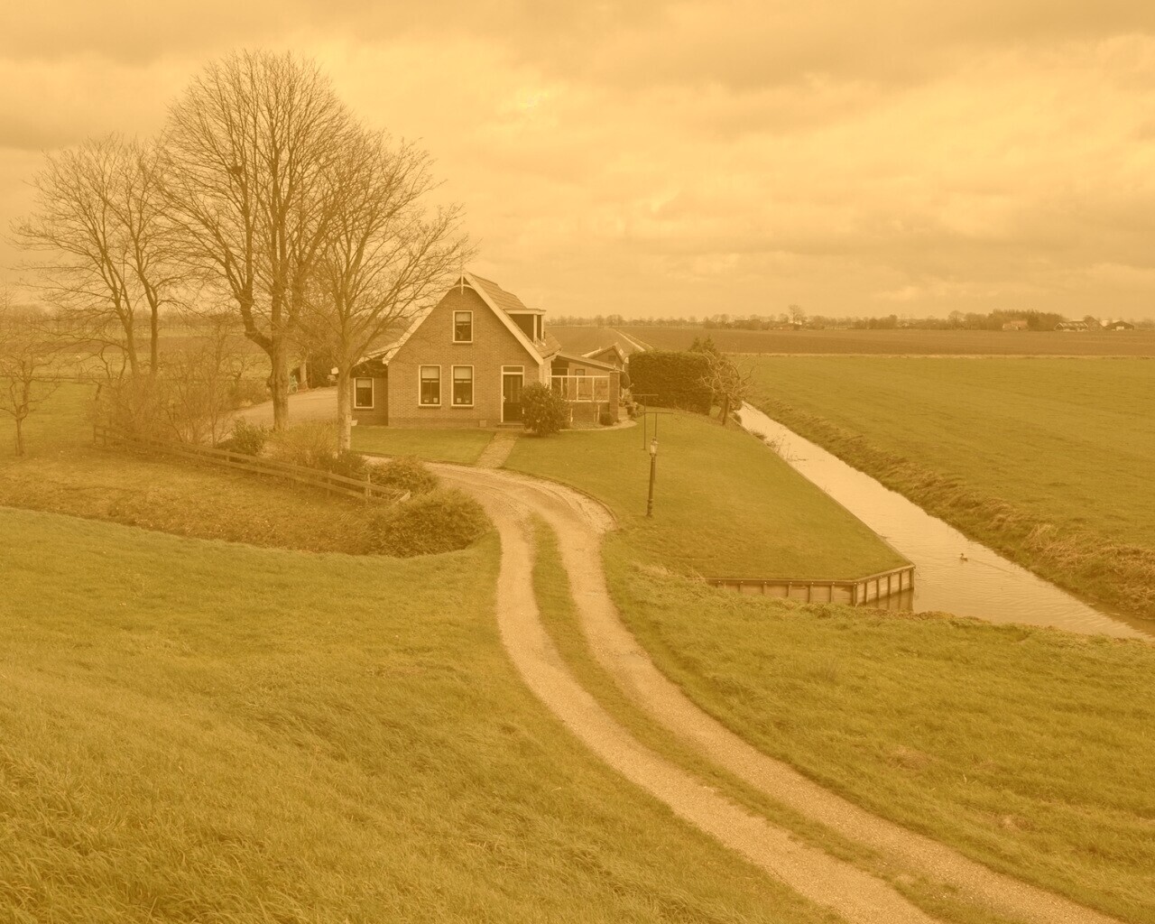 Дом в поле обои