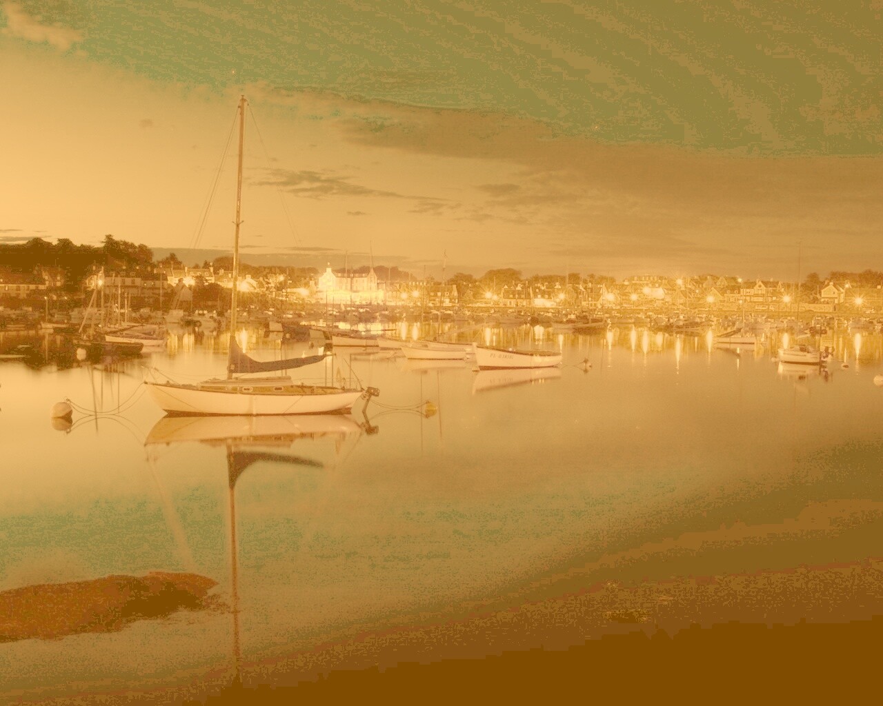 Лодки на вечерней воде обои