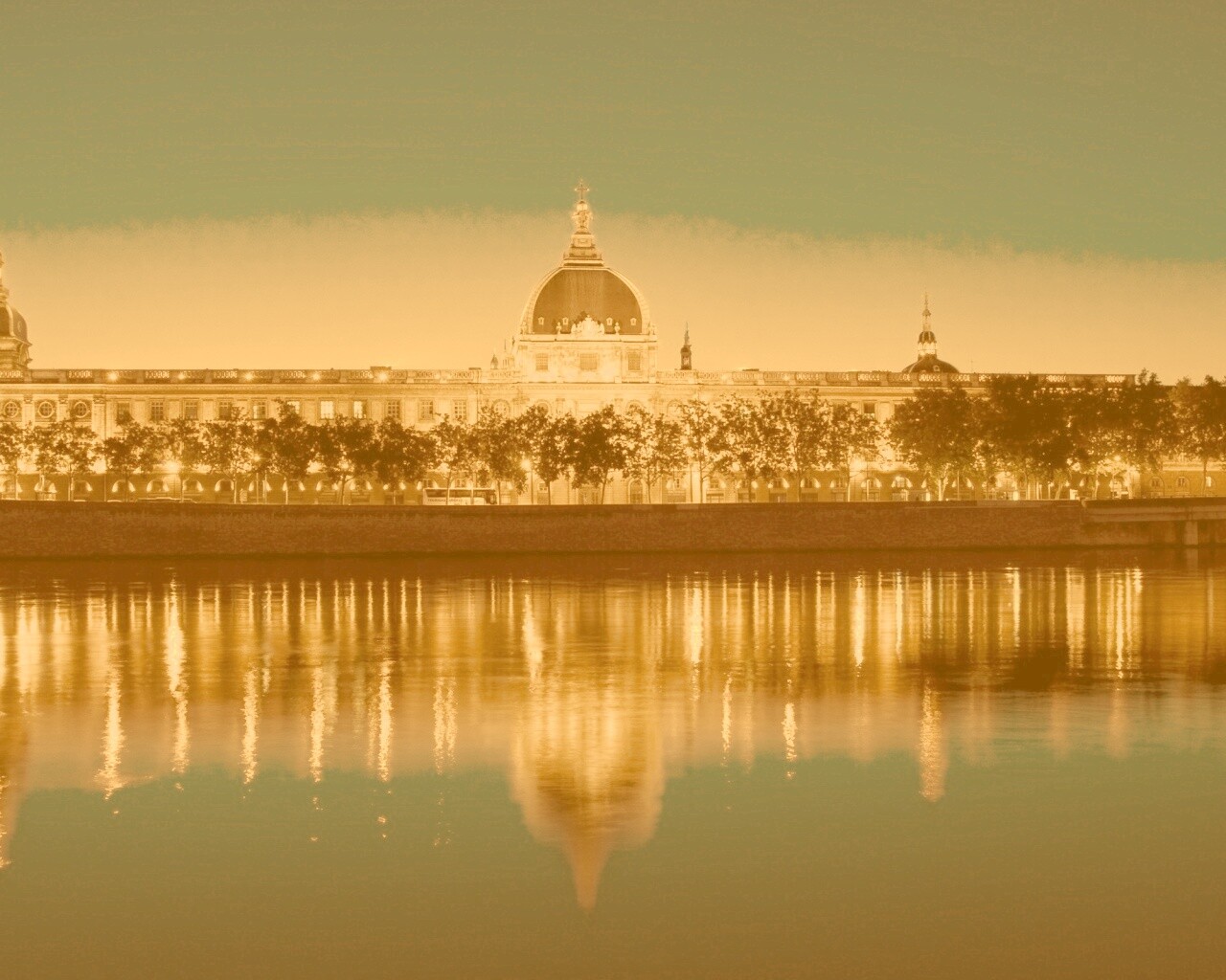 Отражение набережной обои