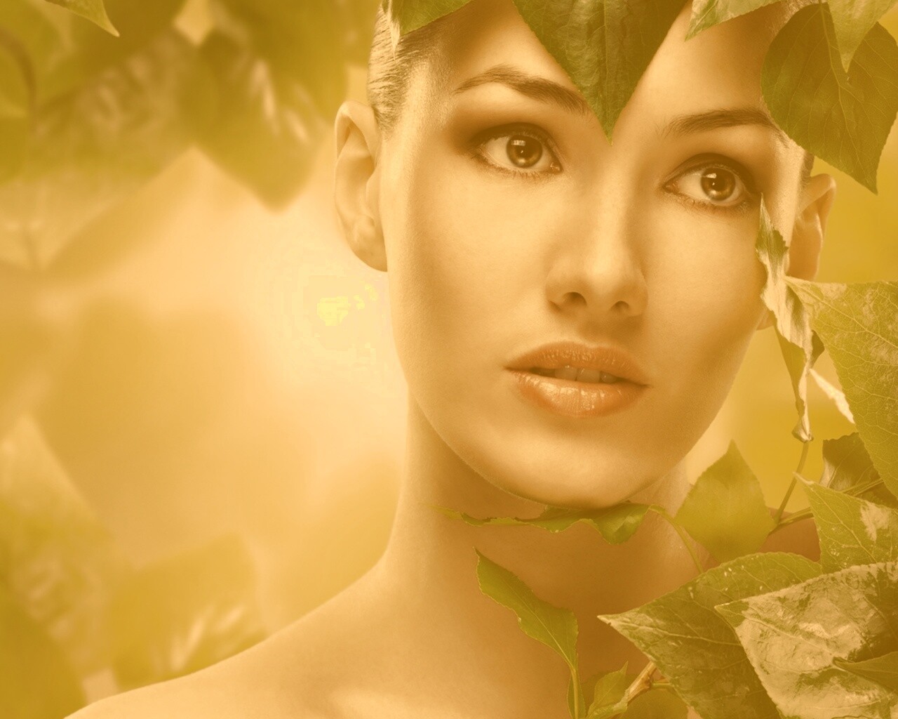Девушка с зелеными листьями обои