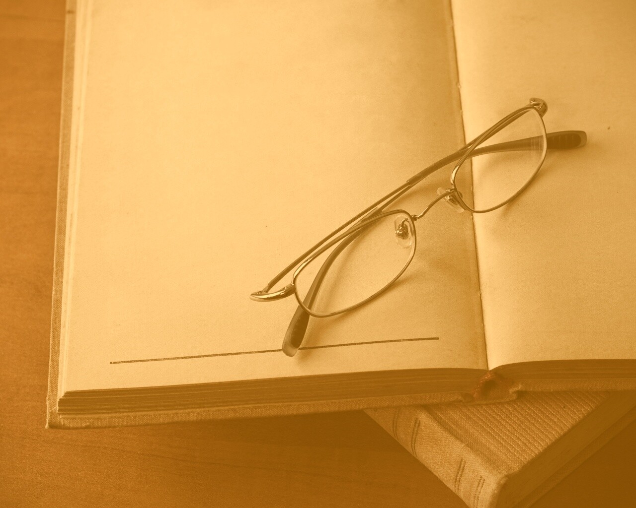 Очки и блокнот обои