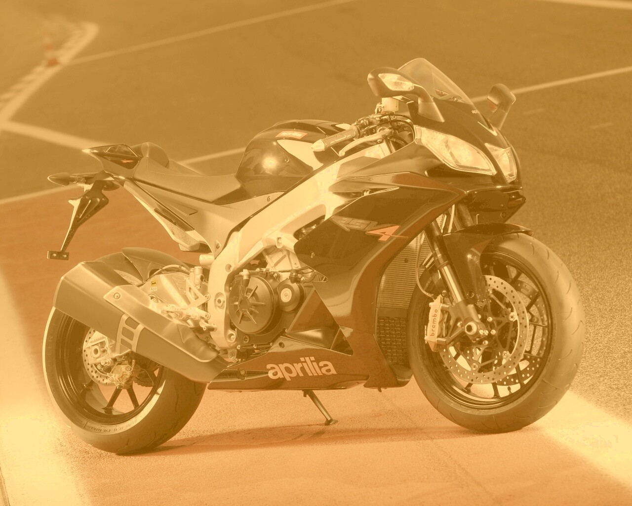 Aprilia на треке обои