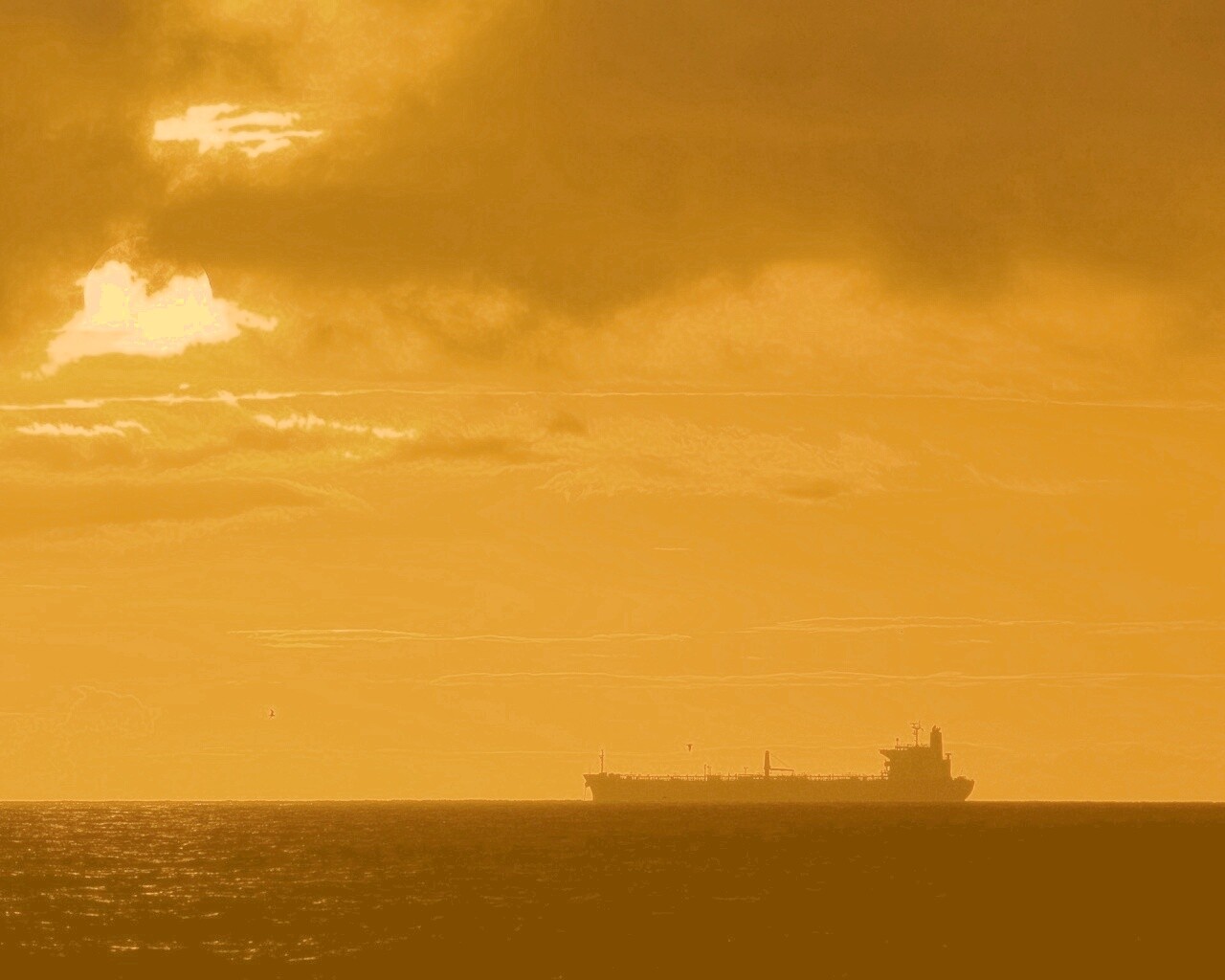 Баржа на закате обои