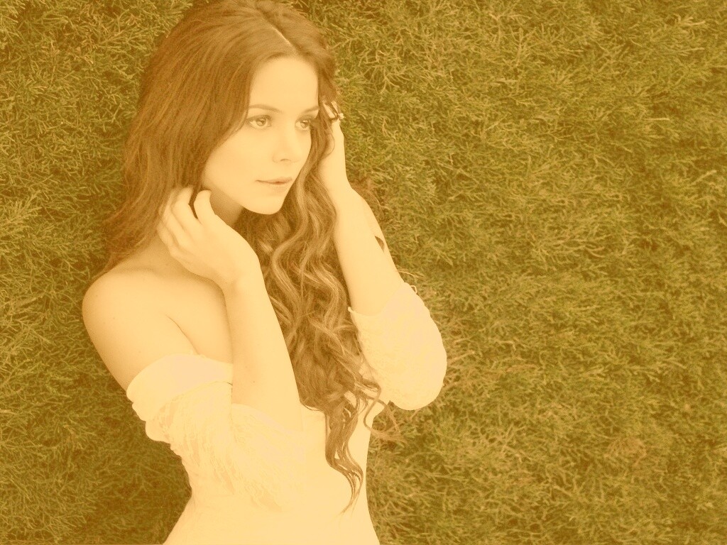 В белом платье обои