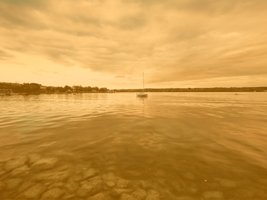 Яхта на озере обои