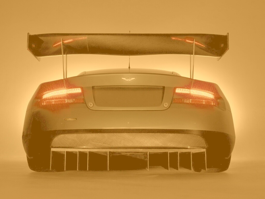 Красные задние фары спорткара обои