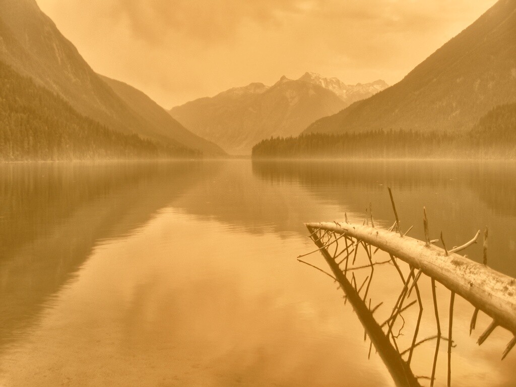 Горное озеро обои