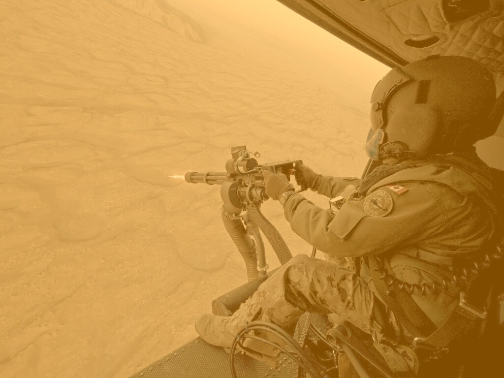 Обстрел с борта вертолета обои