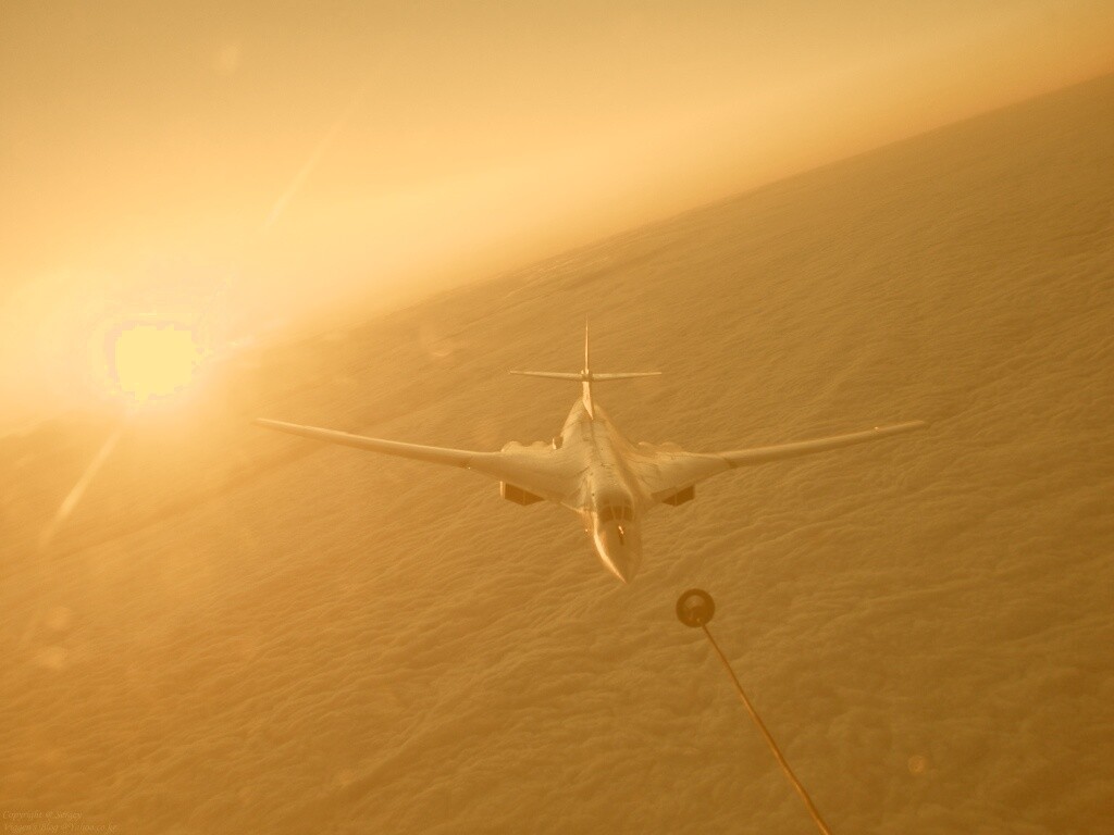 Ту 160 над облаками обои