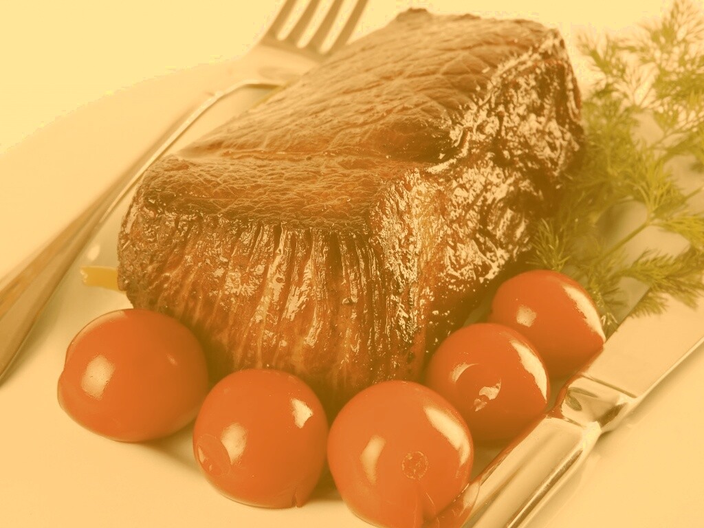 Стейк с помидорами обои