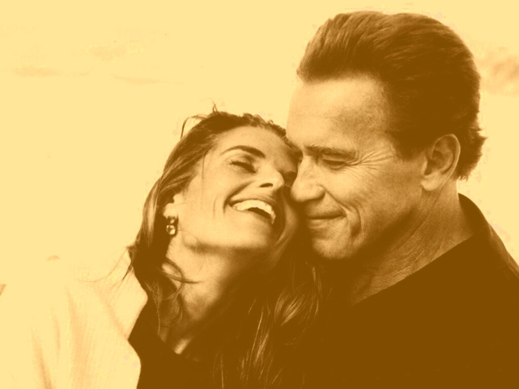 Арнольд Шварцнегер с девушкой обои