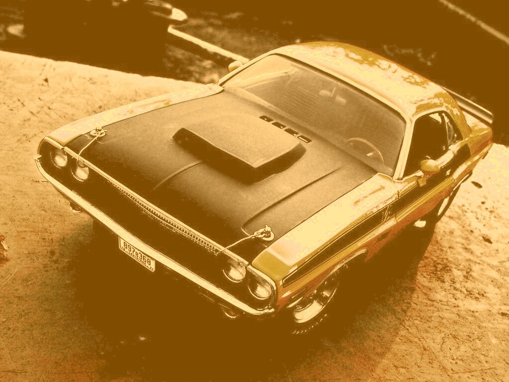 Додж на  каменистой поверхности обои