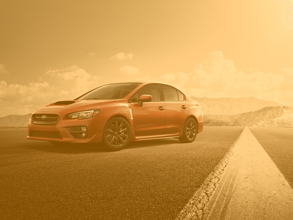 Subaru WRX на пустынной трассе обои