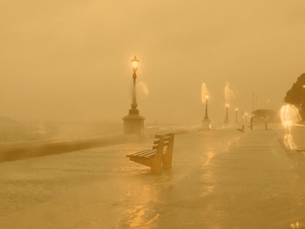 Набережная в ливень обои