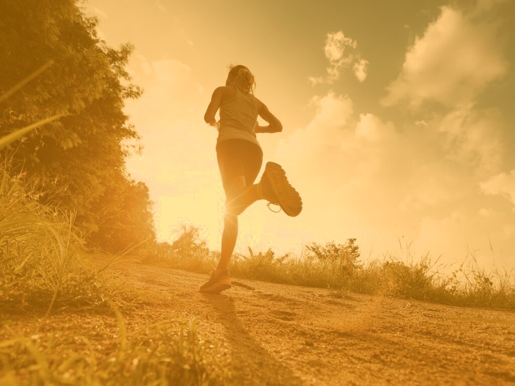 Девушка на пробежке обои