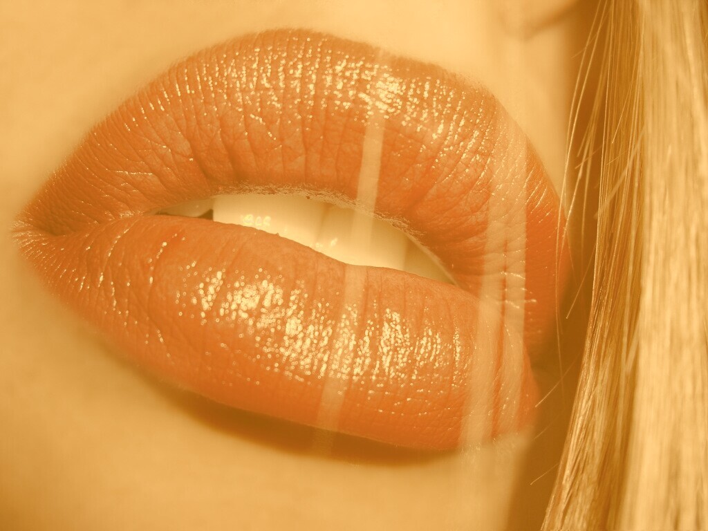 Сочные губы обои