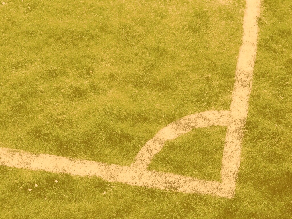 Угол футбольного поля обои