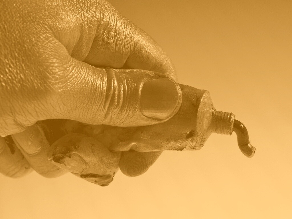 Чёрная краска обои