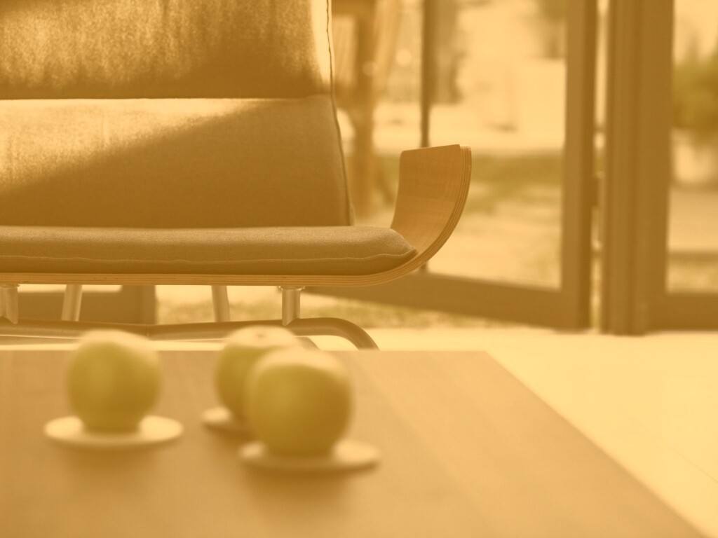 Яблоки на столе обои