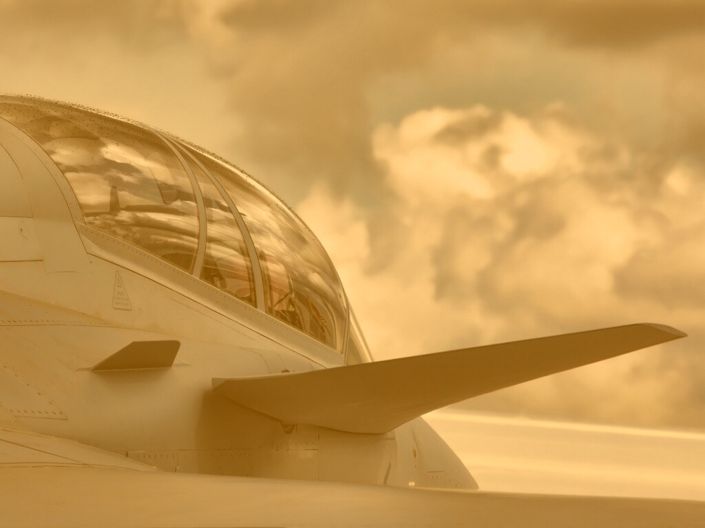 С крыла истребителя обои