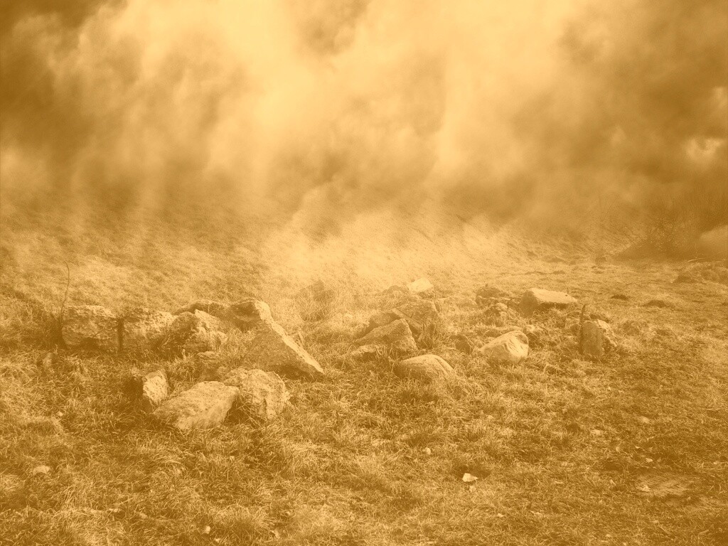 Камни под туманом обои