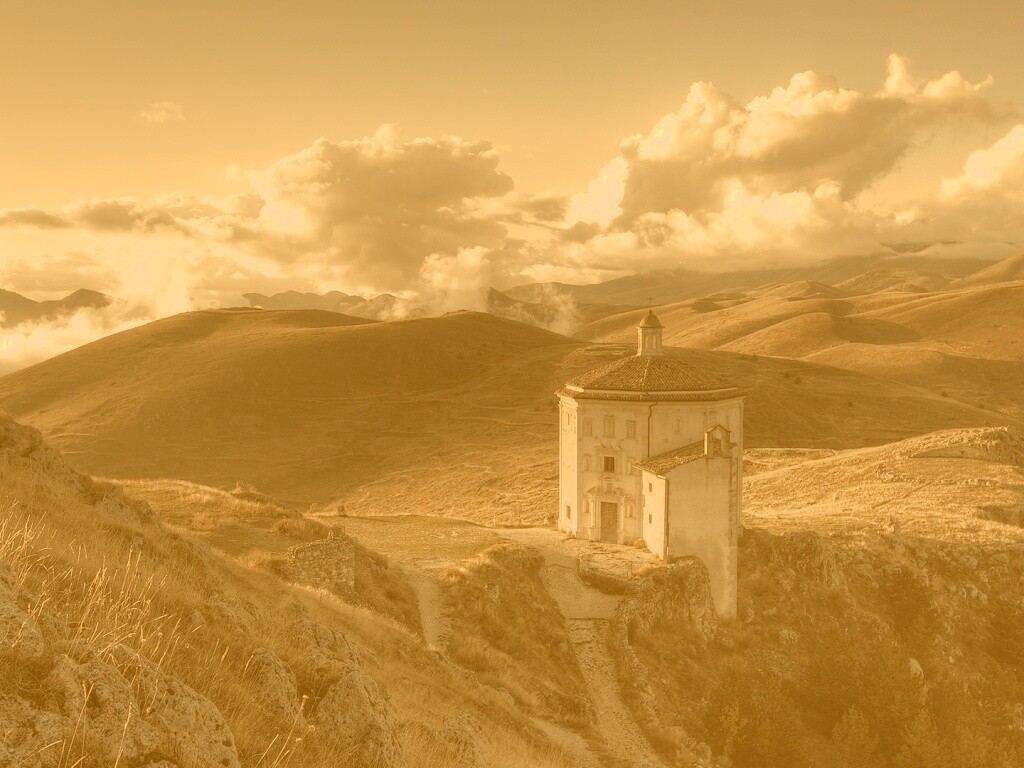Горная церковь обои