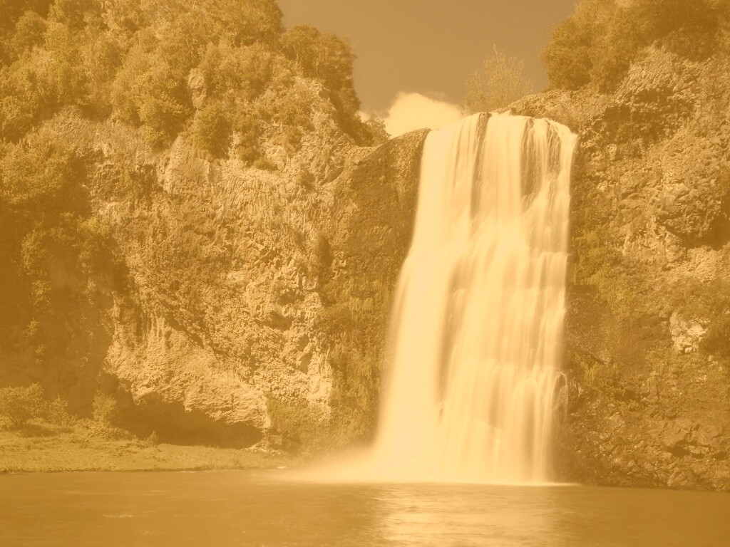 Скалистый водопад обои