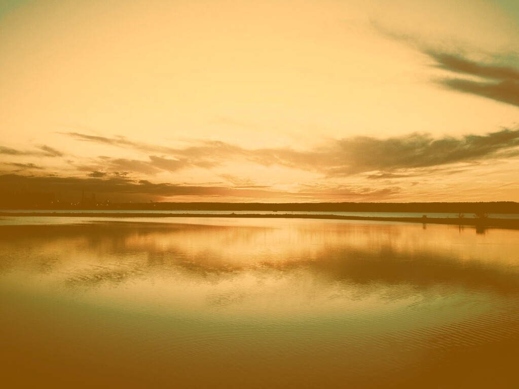 Закат над озером обои