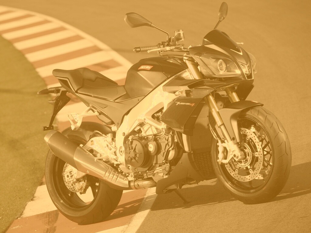 Спортивный мотоцикл Априлия на треке  обои