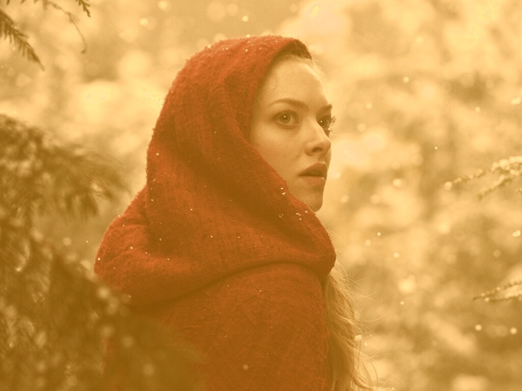Amanda Seyfried in Red Riding Hood обои