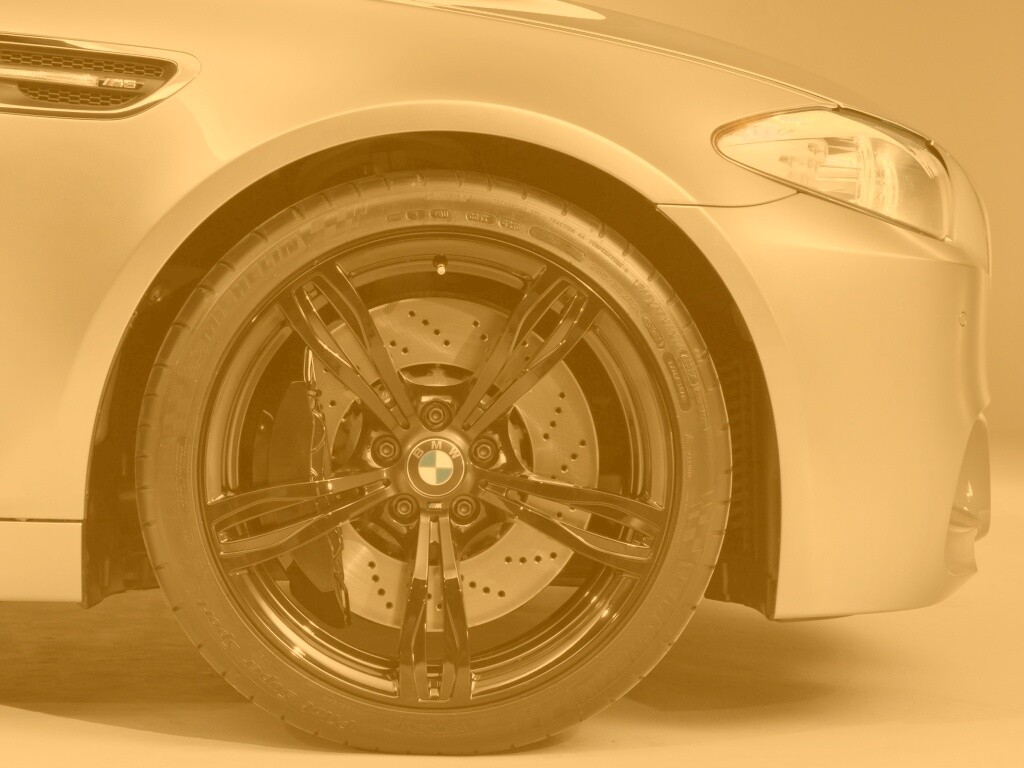 Чёрный литой диск БМВ обои