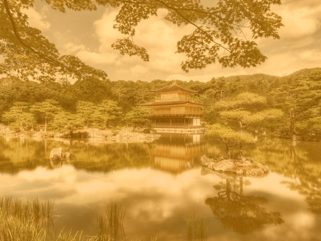 Японский домик на берегу озера обои