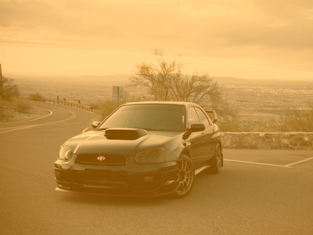 Субару на смотровой алощадке в горах обои