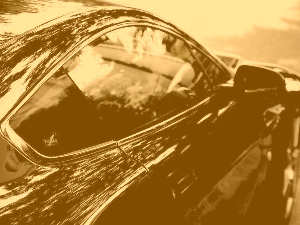 Астон-мартин боковое стекло обои